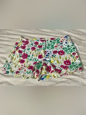 NWT Crown & Ivy Shelby Scalloped Hem Pink Floral Shorts Women 12P Stretch Preppy